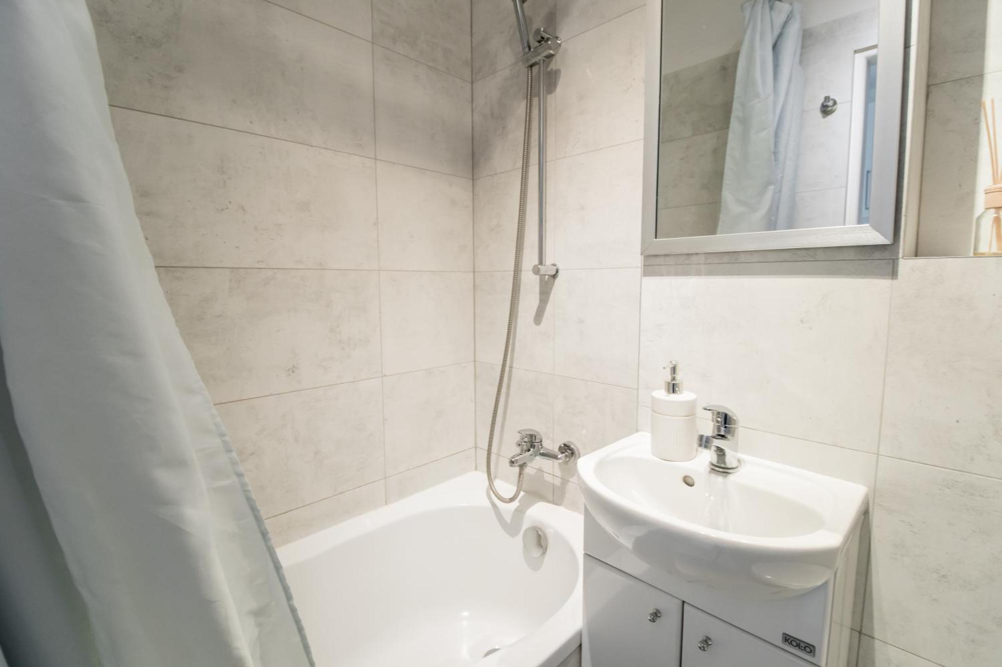 Piotrapartments - Bruna Green City Apartment Warschau Exterior foto